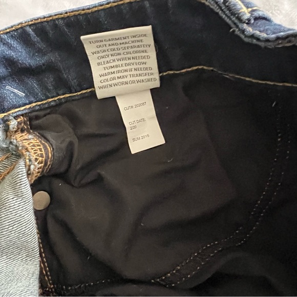 TORRID Women’s Dark Wash Stretch Shorts - Picture 7 of 10